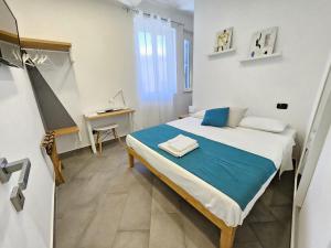 Postel nebo postele na pokoji v ubytování B&B Fuori Squadro - In Centro con Terrazza Relax vista Mare