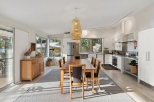 Kuchyň nebo kuchyňský kout v ubytování My Bruny Island Home