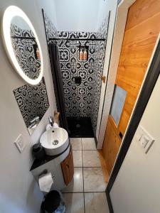 Kupaonica u objektu Black Spruce - Orange Door