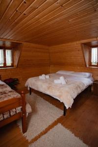 Postel nebo postele na pokoji v ubytování Kulla Pracja Theth + 37 fotografií