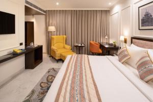 TV a/nebo společenská místnost v ubytování Brij Eternity, Vrindavan By Leisure Hotels
