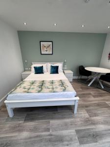Postel nebo postele na pokoji v ubytování 9 Sheraton Apartments