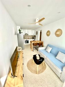 a living room with a blue couch and a table at T2 Boheme Centre Ville Palavas Proche Plage in Palavas-les-Flots +9 photos