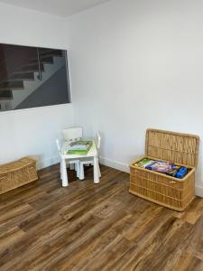 Posedenie v ubytovaní Villa 400m2 piscine intérieure très calme