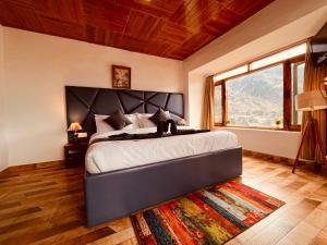 Кровать или кровати в номере The Roli Lodge