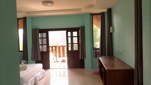 Кровать или кровати в номере Garden View Resort Tonsai