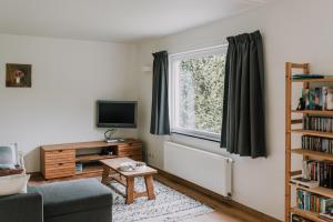 a living room with a couch and a window at Vakantiehuis De Bekaf in Stekene