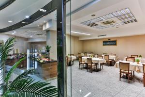 Restoran või mõni muu söögikoht majutusasutuses Kings Park Hotel