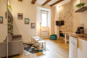 a living room with a couch and a table at Ty Gwened - Centre Historique - Calme - Wifi in Vannes
