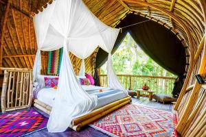 1 camera con letto in tenda di Swarma Villa Ubud Near Sacred Monkey Forest Sanctuary ad Ubud