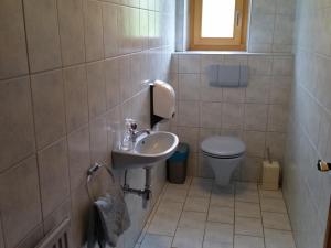 Un baño de Ferienwohnung Stillerhof