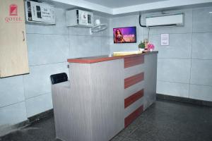 TV a/nebo společenská místnost v ubytování Qotel Hotel Rama Rohini Sector-24 Couple Friendly