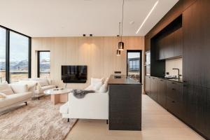 Μια τηλεόραση ή/και κέντρο ψυχαγωγίας στο Northern Cabin Retreat