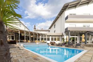 The swimming pool at or close to Hotel Landliebe