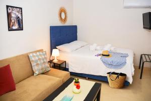 Кровать или кровати в номере Thea Apartments