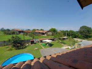 una vista desde el techo de una casa con patio en Casa Matilde, en Leinì