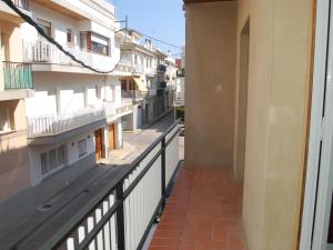 Balkón alebo terasa v ubytovaní Apartamento céntrico y luminoso a 100m de la playa, renovado con WiFi, balcón y lavadora - ES-228-6