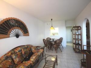 Posedenie v ubytovaní CEL 103 Apartamento luminoso y sencillo en residencial ajardinado con piscina comunitaria - ES-228-22