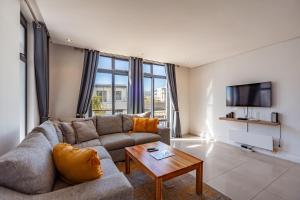 Μια τηλεόραση ή/και κέντρο ψυχαγωγίας στο Modern Beachfront 2 bed, 2 bath- 143 Eden, Big Bay