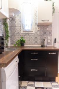 a kitchen with a wooden counter top and a sink at Magnifique duplex à Paris in Gentilly