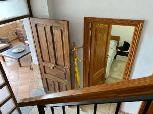 a wooden door with a mirror in a room at Villa Espanola in Torrellano