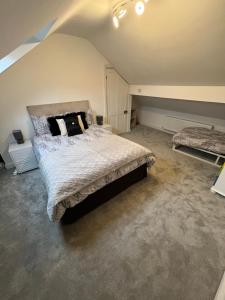 a bedroom with a large bed in a attic at Wolf Hollow, sleeps 4 adults plus 2 children, Buxton town centre in Buxton