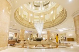 a lobby with a large building with a ceiling at Grand Nikko Tokyo Daiba in Tokyo