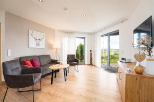 a living room with a couch and a table at Am Pön - Ferienwohnungen in Medebach