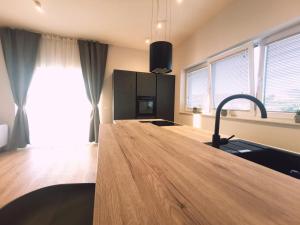 Kuchyň nebo kuchyňský kout v ubytování Villa Kora - luxury holiday Apartments