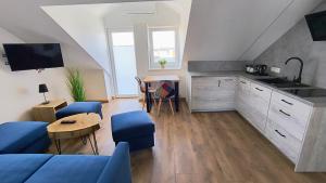Kuchnia lub aneks kuchenny w obiekcie La Mer Pokoje i Apartamenty