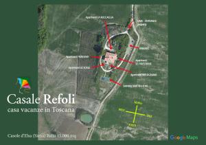 een kaart van een park met rode pijlen bij Casale Refoli in Casole dʼElsa