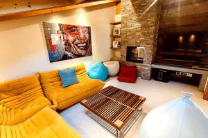 Posezení v ubytování 4 Bedroom Penthouse Apt in Flims Waldhaus
