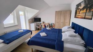 Łóżko lub łóżka w pokoju w obiekcie La Mer Pokoje i Apartamenty