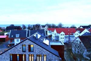 uitzicht op een stad met huizen en daken bij Störtebeker 4 in Kellenhusen