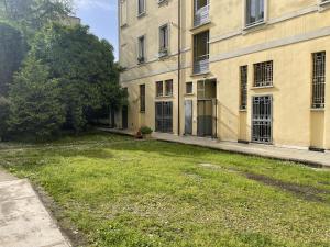 an empty yard in front of a building at Umbria 60 Apartment in Milan