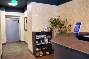 a waiting room with a counter in a pharmacy at Hotel Polonia Centrum in Wrocław