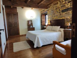 A bed or beds in a room at Apartamentos rurales Casa Do Cabo
