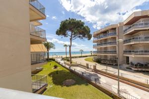 a view of the beach from the balcony of a building at DMS 5 1ª Planta Arysal 1 in Cambrils