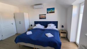 Łóżko lub łóżka w pokoju w obiekcie La Mer Pokoje i Apartamenty