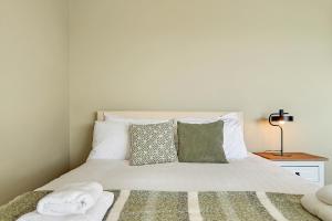 En eller flere senge i et værelse på Seaview Lodge Studio 'Sleeping 2 guests'