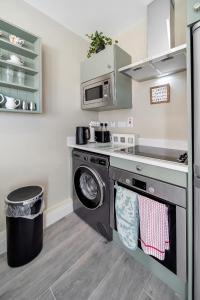 Cucina o angolo cottura di Seaview Lodge Studio 'Sleeping 2 guests'