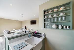 Cucina o angolo cottura di Seaview Lodge Studio 'Sleeping 2 guests'