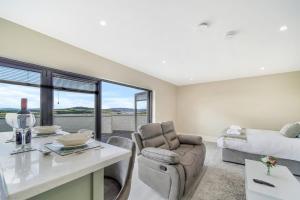 Area soggiorno di Seaview Lodge Studio 'Sleeping 2 guests'