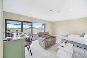 Area soggiorno di Seaview Lodge Studio 'Sleeping 2 guests'