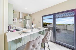 Cucina o angolo cottura di Seaview Lodge Studio 'Sleeping 2 guests'