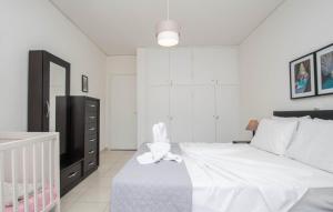 Postel nebo postele na pokoji v ubytování Lemon Tree Zante city Apartment by "elite"