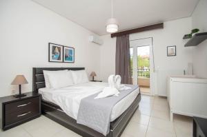 Postel nebo postele na pokoji v ubytování Lemon Tree Zante city Apartment by "elite"