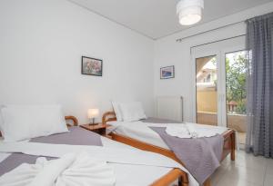 Postel nebo postele na pokoji v ubytování Lemon Tree Zante city Apartment by "elite"