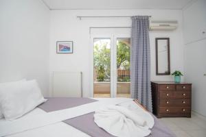 Postel nebo postele na pokoji v ubytování Lemon Tree Zante city Apartment by "elite"