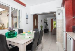 Kuchyň nebo kuchyňský kout v ubytování Lemon Tree Zante city Apartment by "elite"